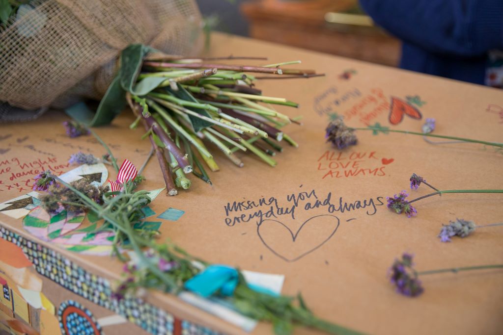 Cardboard-coffin-the-good-funeral-guide-n01GmOCropI-unsplash Cardboard coffin decorated with felt pens and flowers